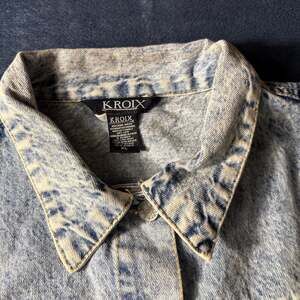 Kroix Women's Acid Wash Denim Jacket With Floral Tapestry Sleeves  Size XL